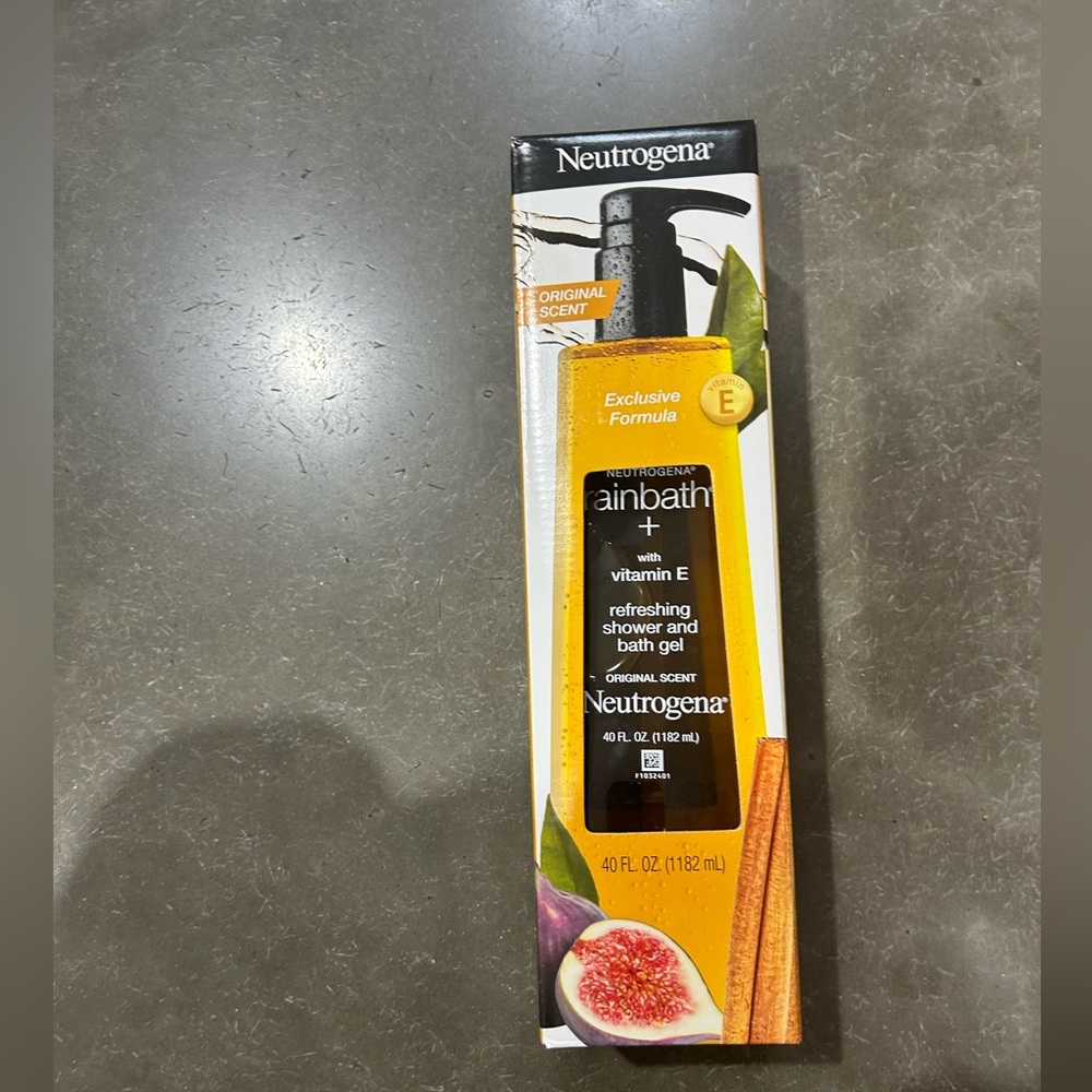 Daily Essentials Neutrogena Rainbath Refreshing Shower and Bath Gel 40oz vitaE)
